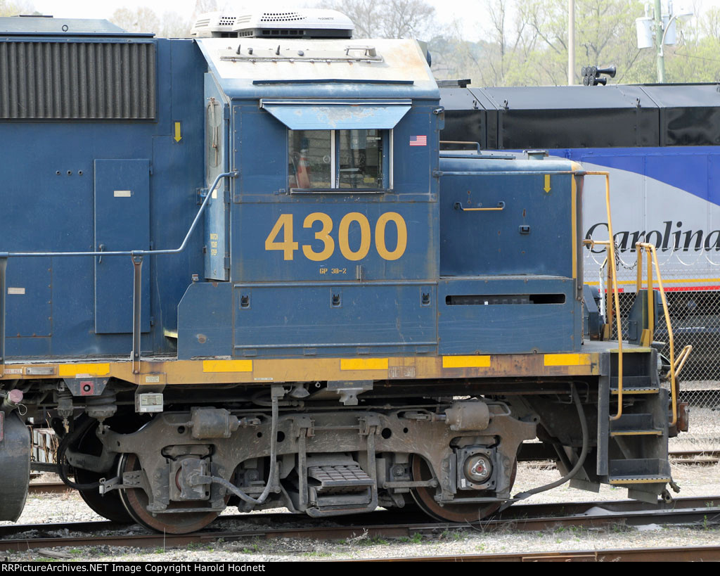 CSX 4300 is incorrectly stenciled as a GP38-2